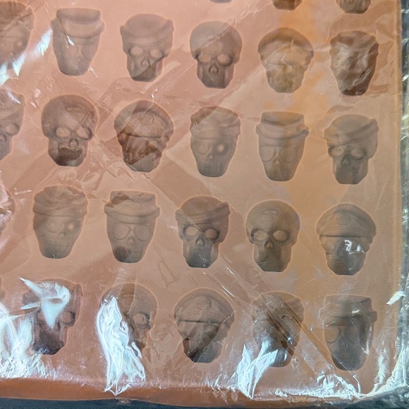 2 Pack Halloween Skull Silicone Mold new chocolate and treats - Picture 2 of 6